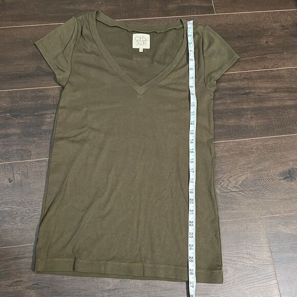 NWOT - Chaser V-Neck Tees - Size Medium - Picture 8 of 8